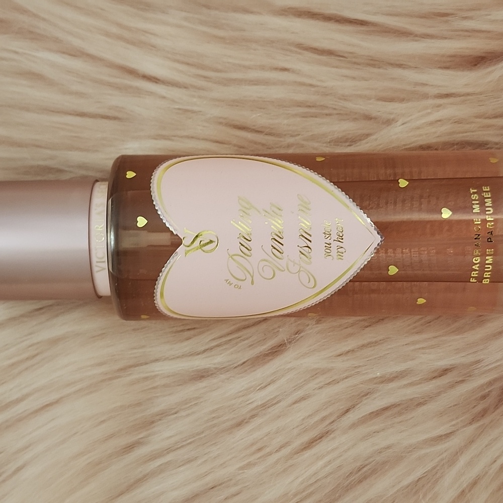 IT'S BACK!! Brand New HOLIDAY INSPIRED Victoria's Secret Fragrance Body Mist